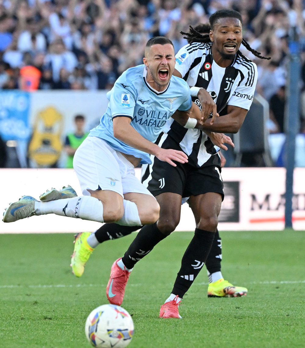  意甲常规赛爆出冷门！巴塞罗那险胜武汉三镇，争冠形势突变